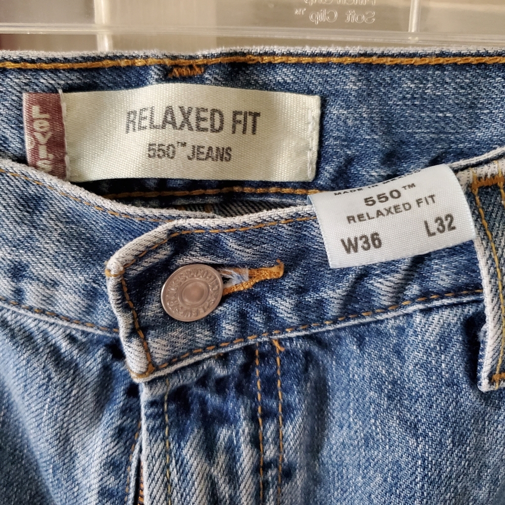 Levi 550 Relaxed Fit 36×32 Jeans